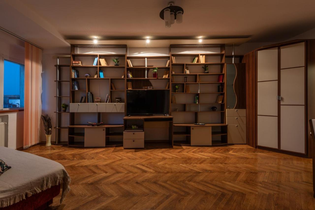 Old Town Home Library บูคาเรสต์ ภายนอก รูปภาพ